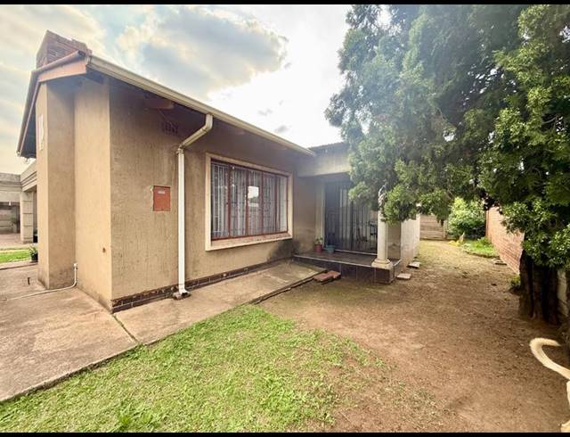 3 BEDROOM HOUSE FOR SALE IN VANDERBIJLPARK CE 2